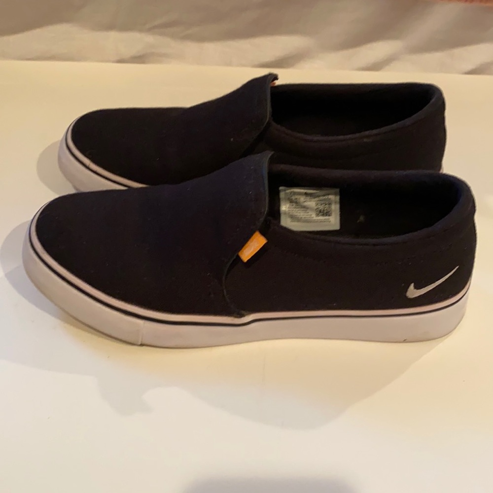 Nike Court Royale slip on
